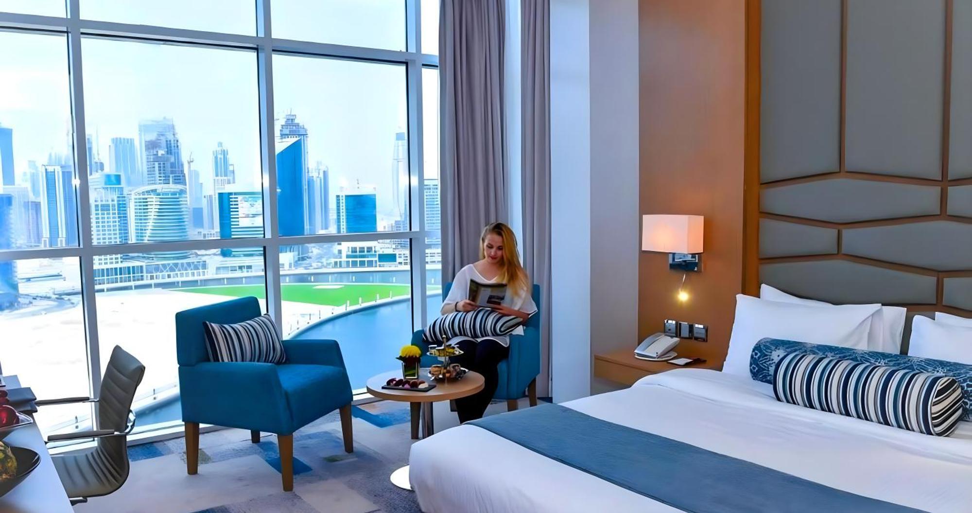 Canal Central Hotel Business Bay Dubaj Zewnętrze zdjęcie A guest room at the Meydan Hotel