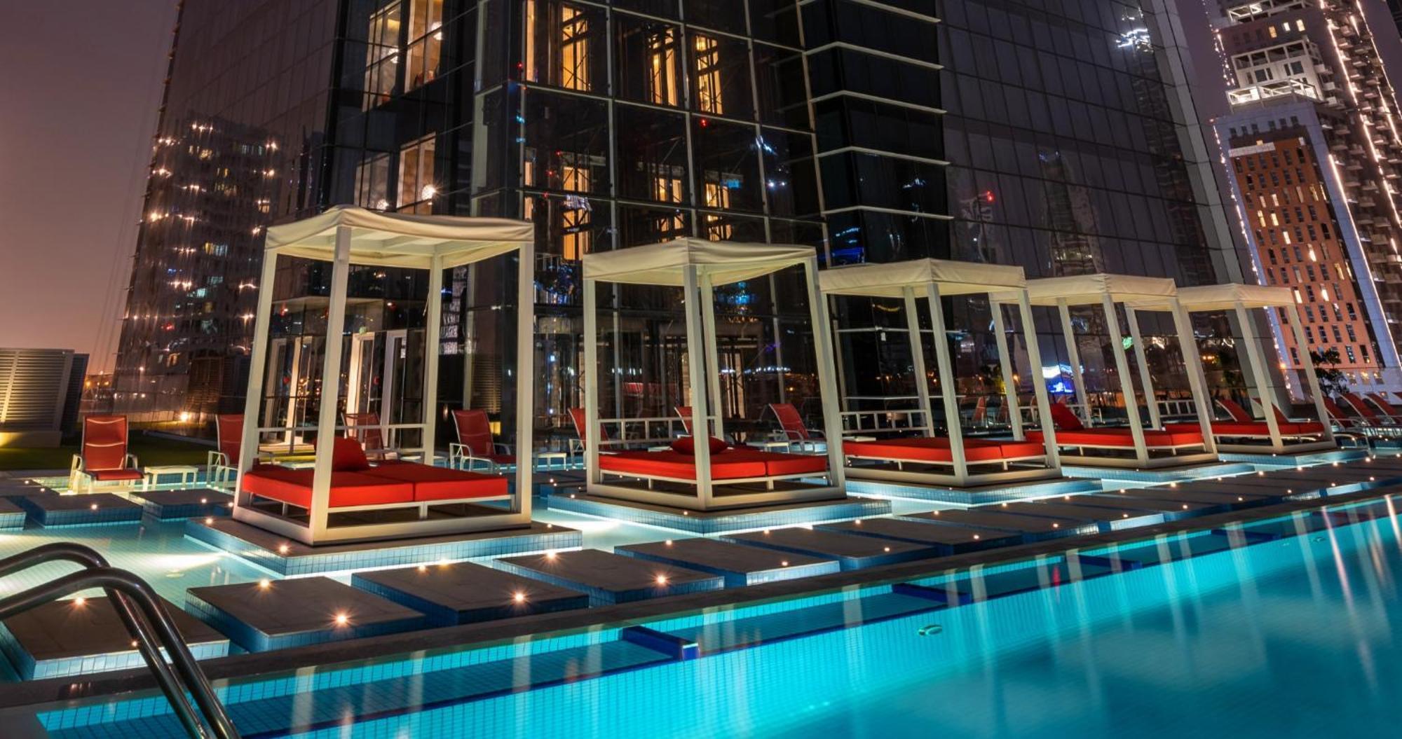 Canal Central Hotel Business Bay Dubaj Zewnętrze zdjęcie The pool at the 101 Sky Lounge