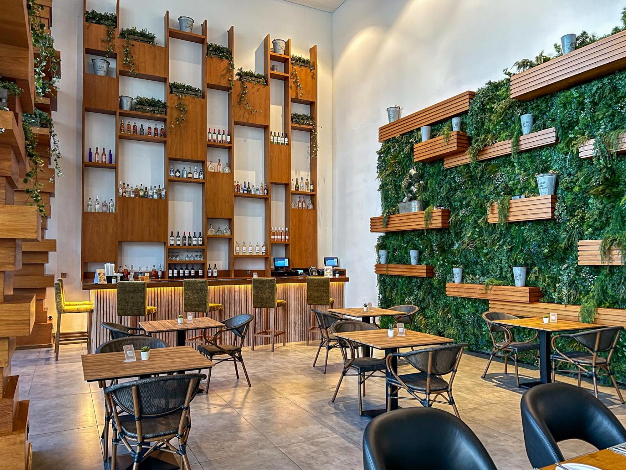 Canal Central Hotel Business Bay Dubaj Zewnętrze zdjęcie The interior of the restaurant