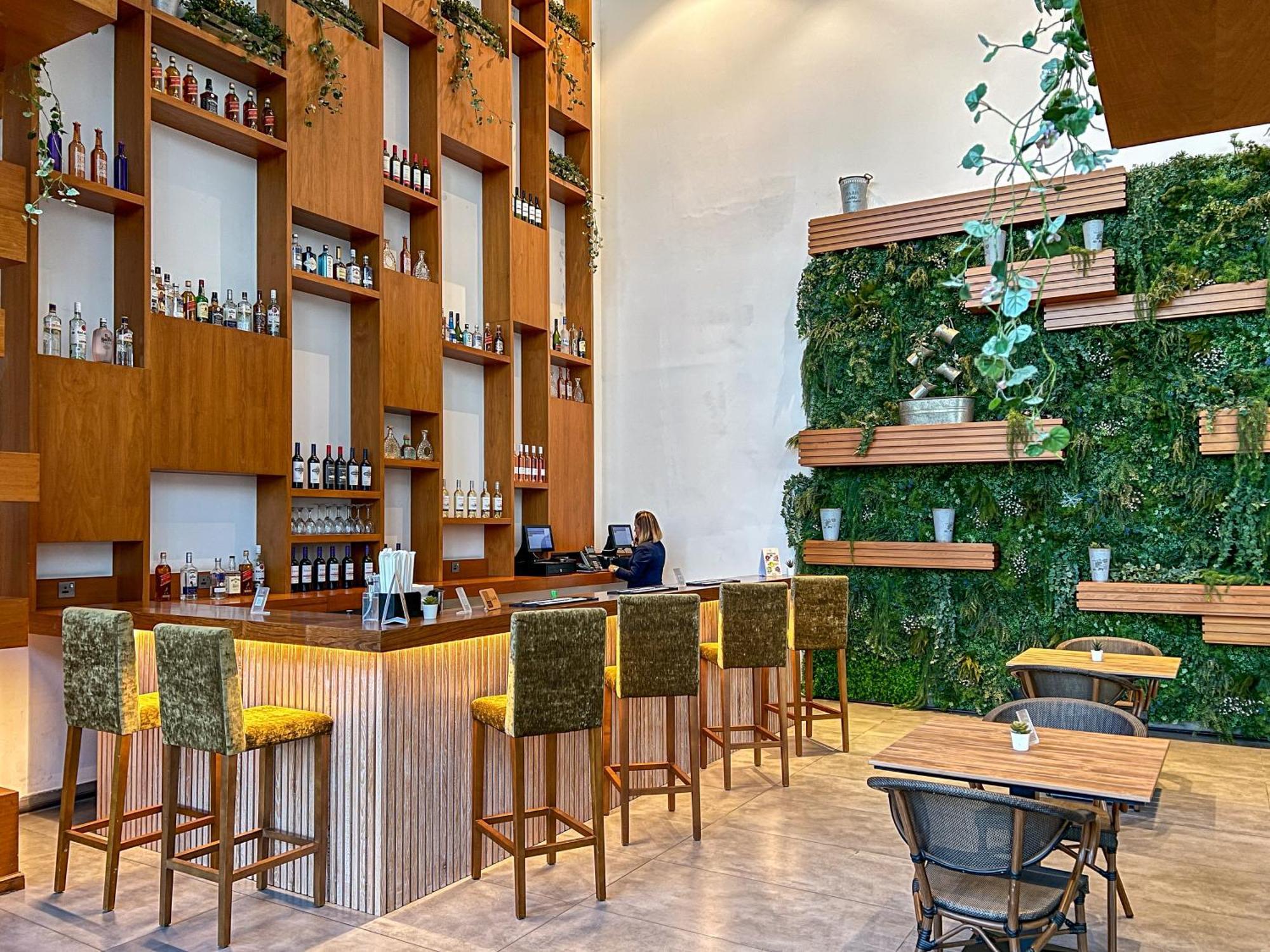 Canal Central Hotel Business Bay Dubaj Zewnętrze zdjęcie The bar at the hotel