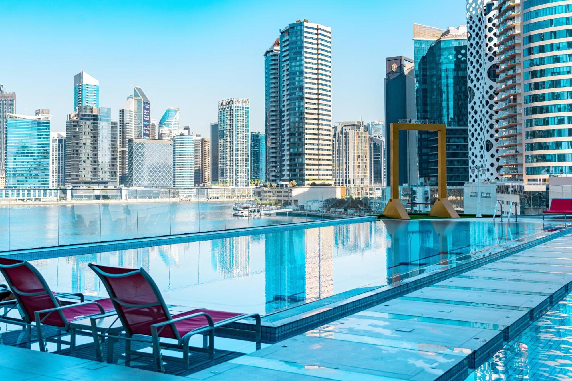 Canal Central Hotel Business Bay Dubaj Zewnętrze zdjęcie View of the Dubai Marina skyline